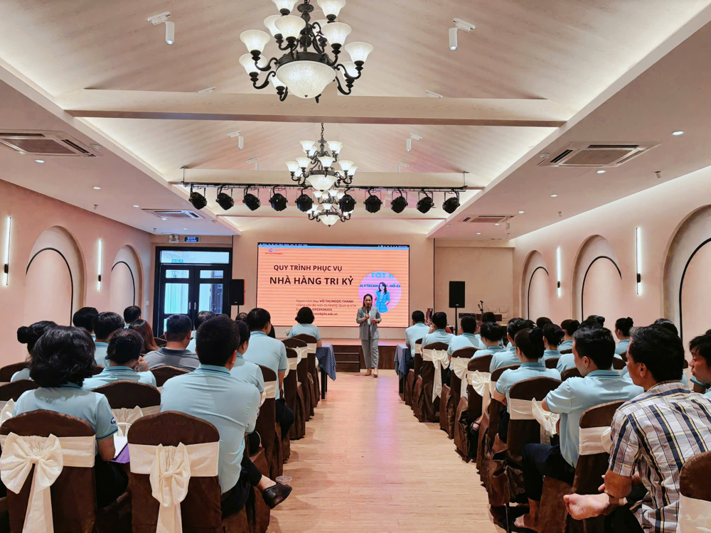 Khóa học: “Đào tạo tư duy dịch vụ chuyên nghiệp”